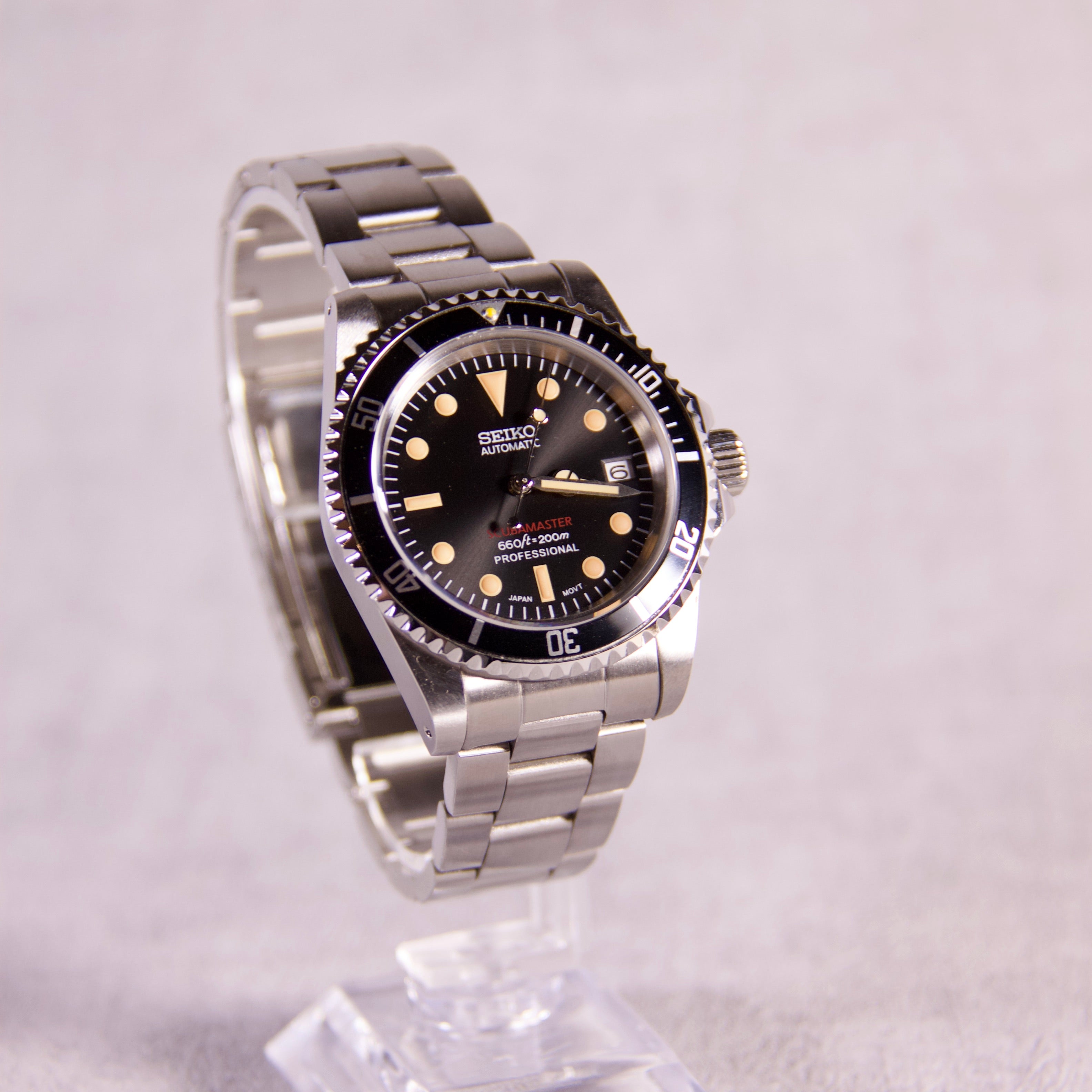 Seiko Submariner Red Line Dweller Tribute 1665 Automatic diver watch