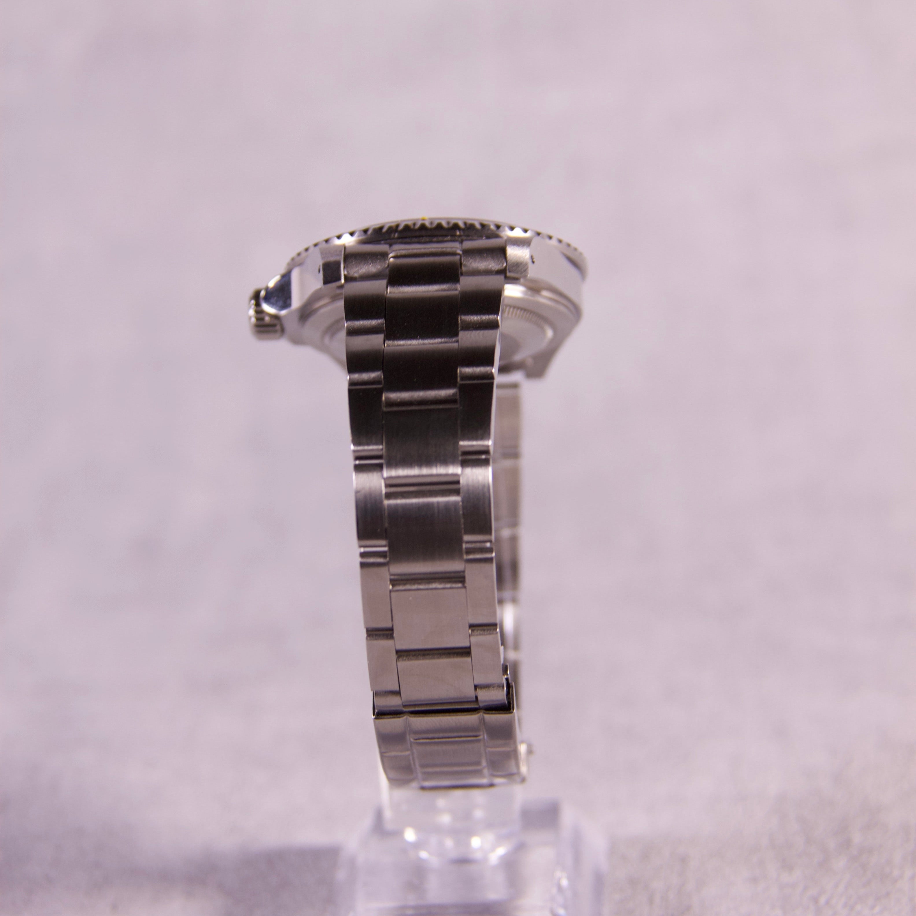 Seiko Submariner Red Line Dweller Tribute 1665 Automatic diver watch
