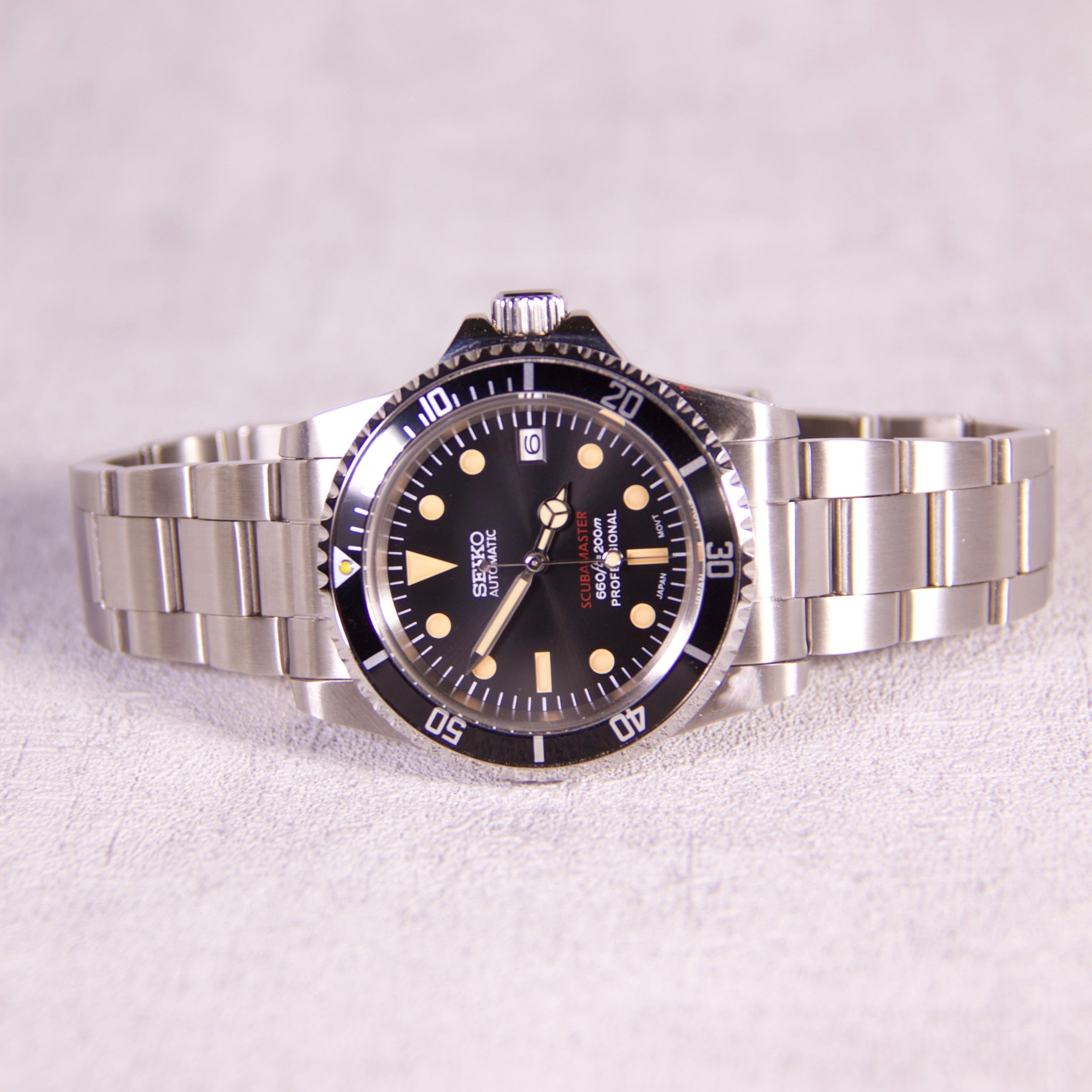 Seiko Submariner Red Line Dweller Tribute 1665 Automatic diver watch
