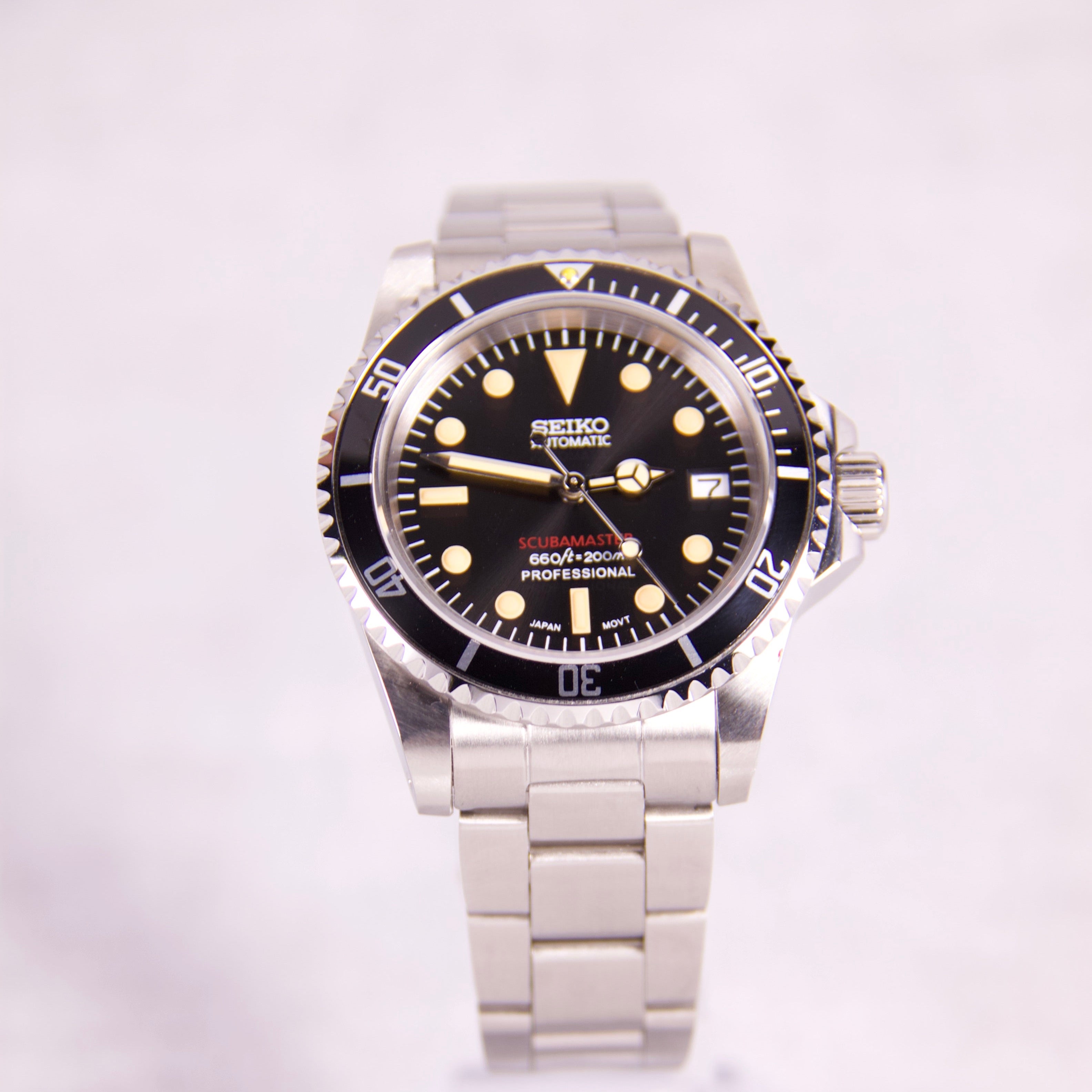 Seiko Submariner Red Line Dweller Tribute 1665 Automatic diver watch